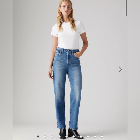 NWT Levi’s Best Seller RIBCAGE STRAIGHT ANKLE WOMEN'S JEANS size 33X27